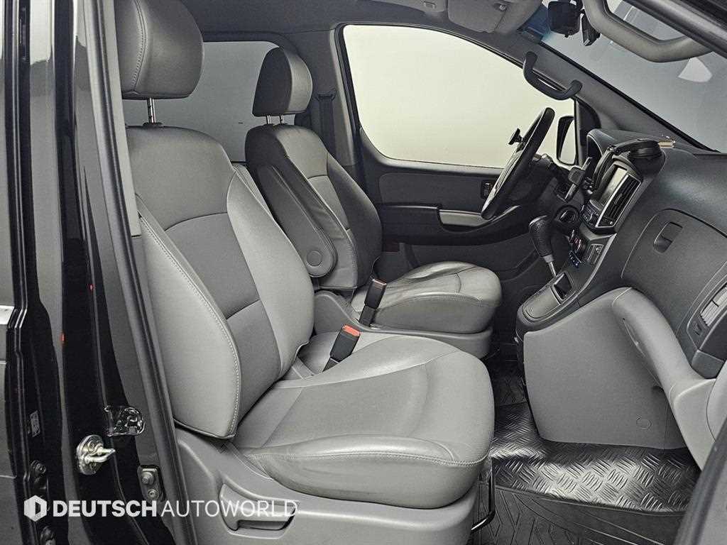 HYUNDAI Starex - Vista 10