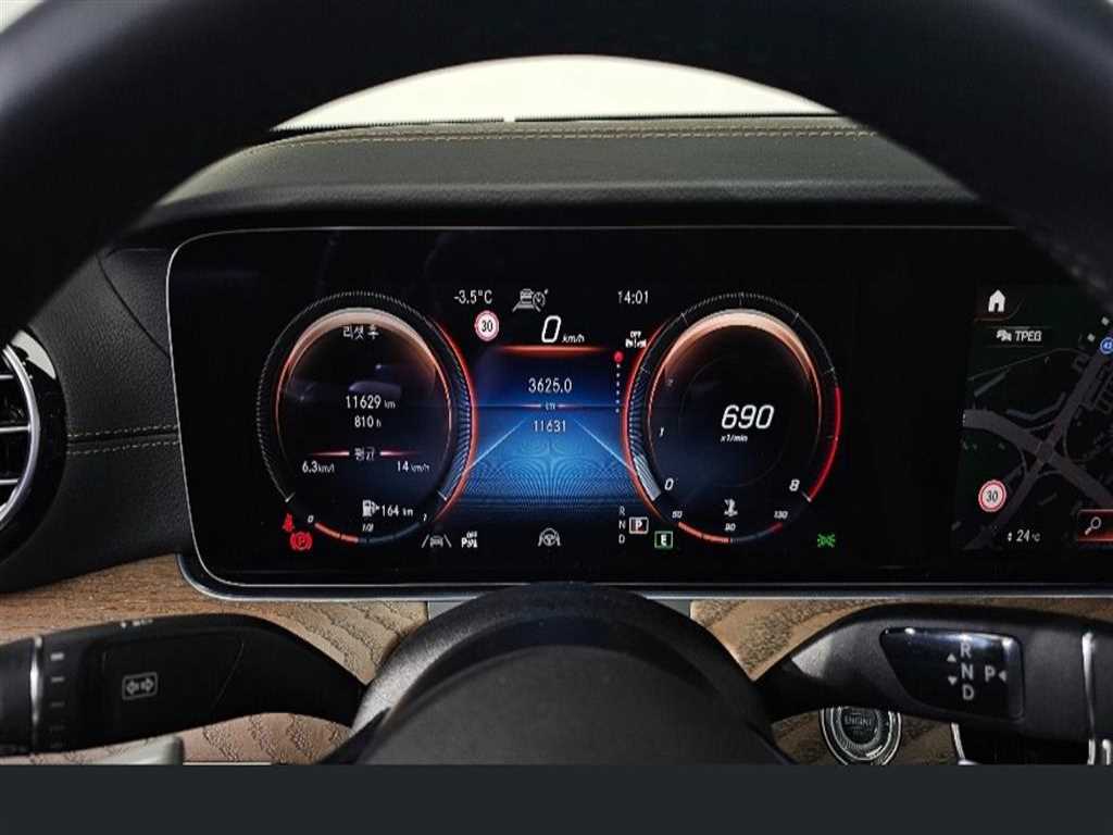 Mercedes Benz E class - Vista 8