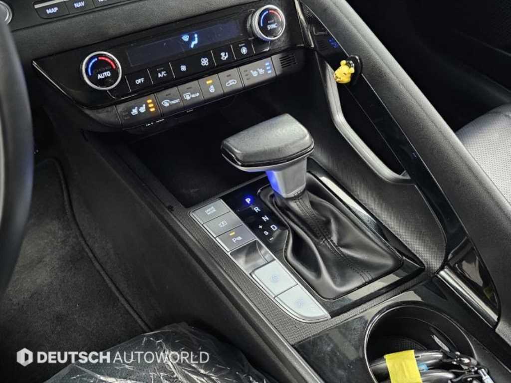 HYUNDAI Avante - Vista 9