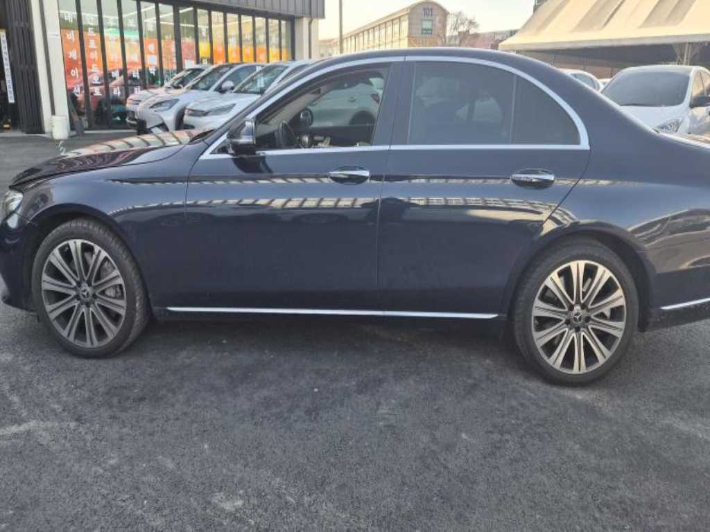 Mercedes Benz E class - Vista 3