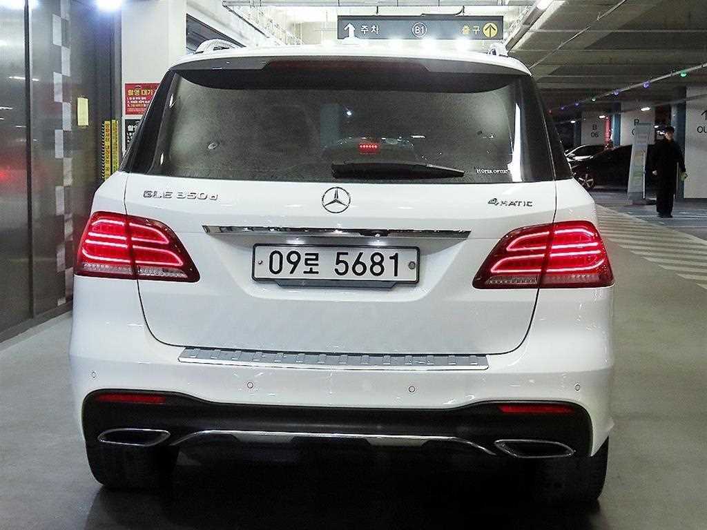 Mercedes Benz GLE Class - Vista 5