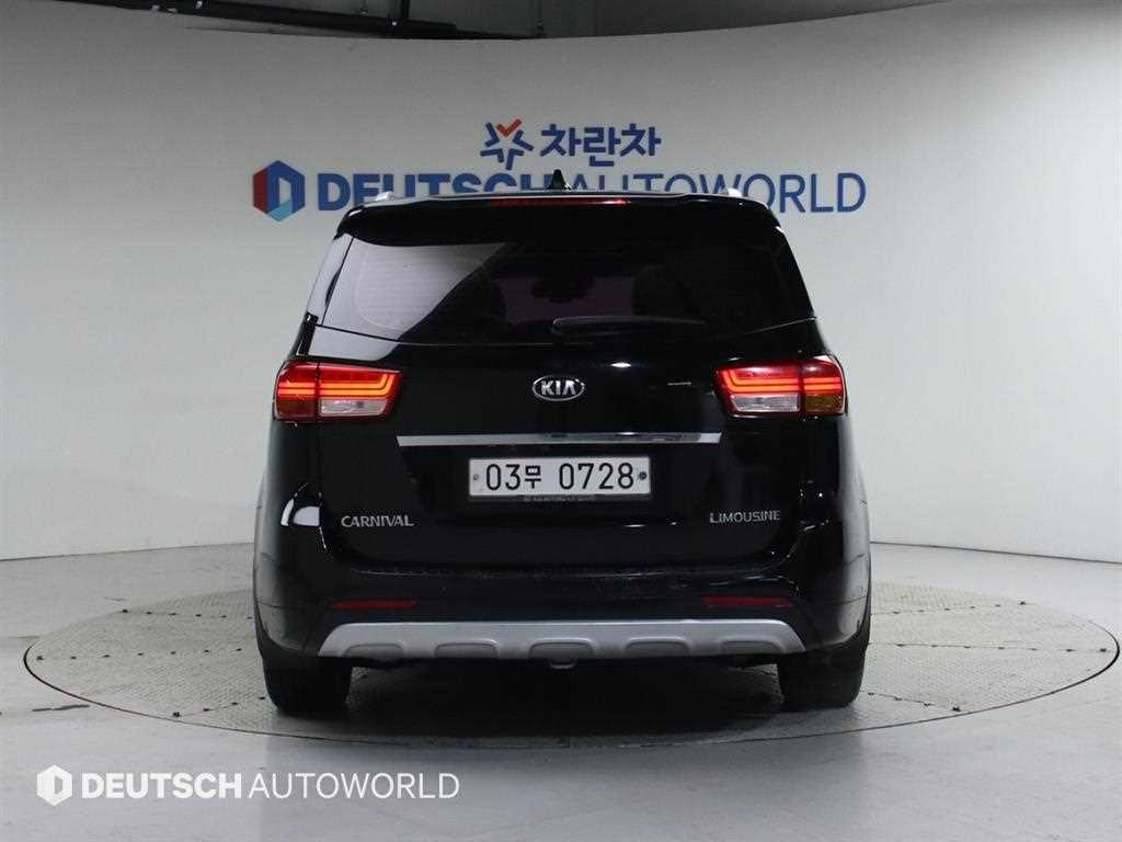 KIA Carnival - Vista 4