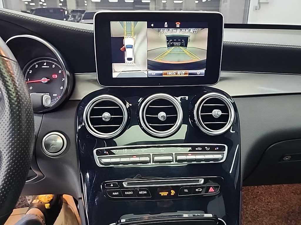 Mercedes Benz GLC Class - Vista 10