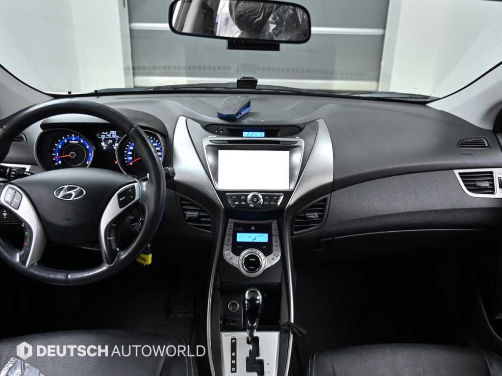 HYUNDAI Avante - Vista 7