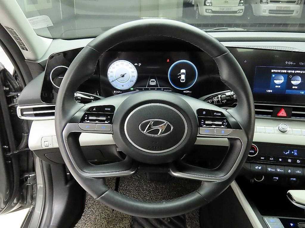 HYUNDAI Avante - Vista 7