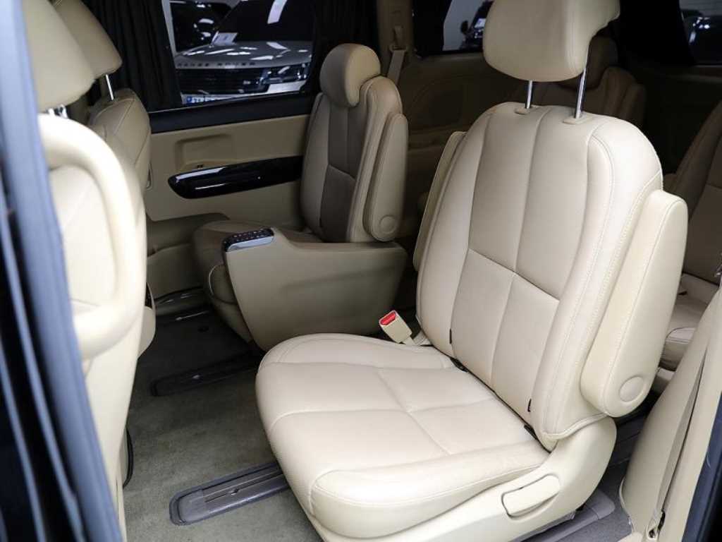 KIA Carnival - Vista 8