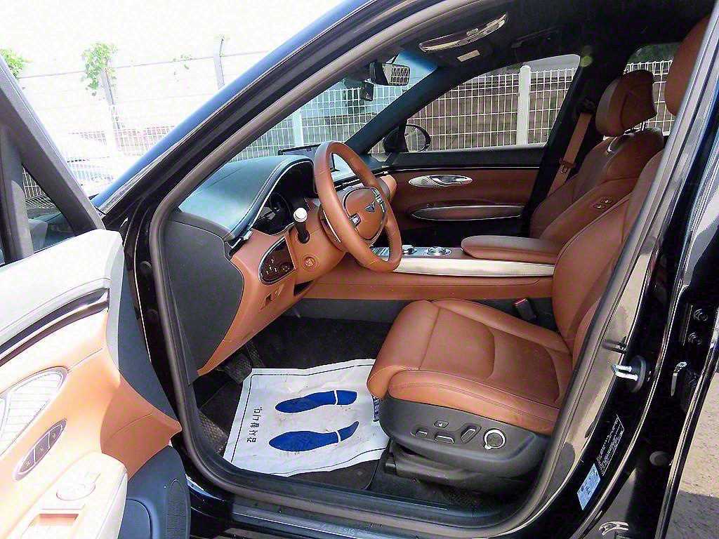 Genesis GV70 - Vista 5