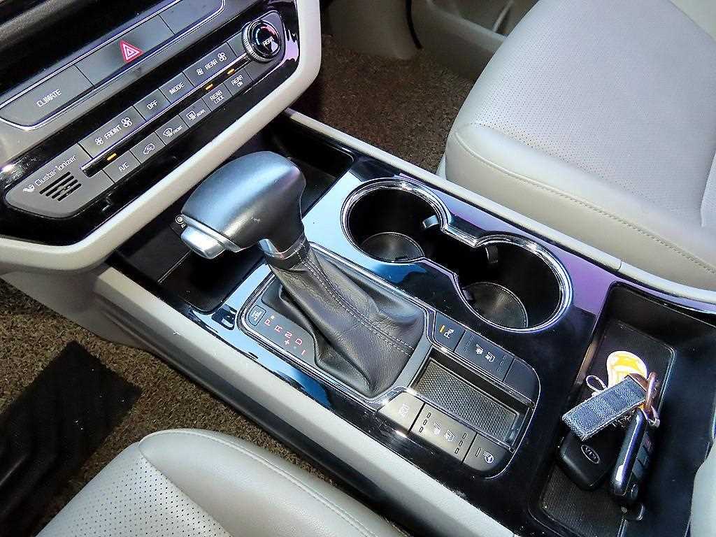 KIA Carnival - Vista 11