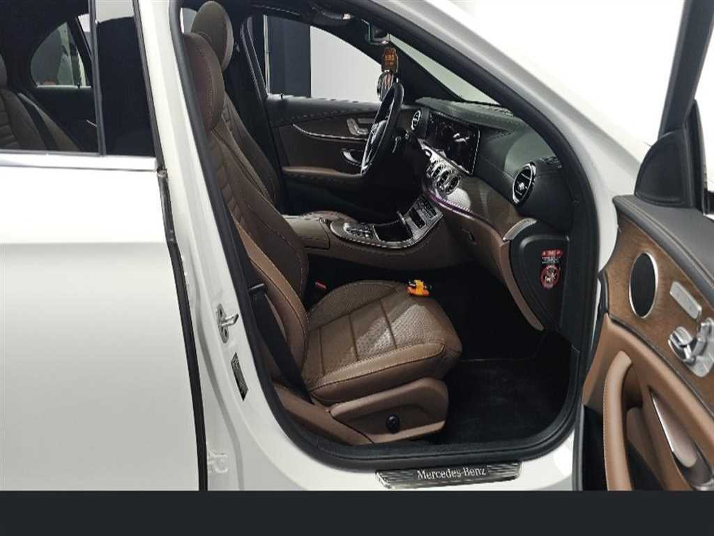 Mercedes Benz E class - Vista 11