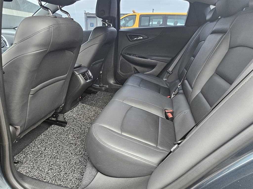 Chevrolet Malibu - Vista 5