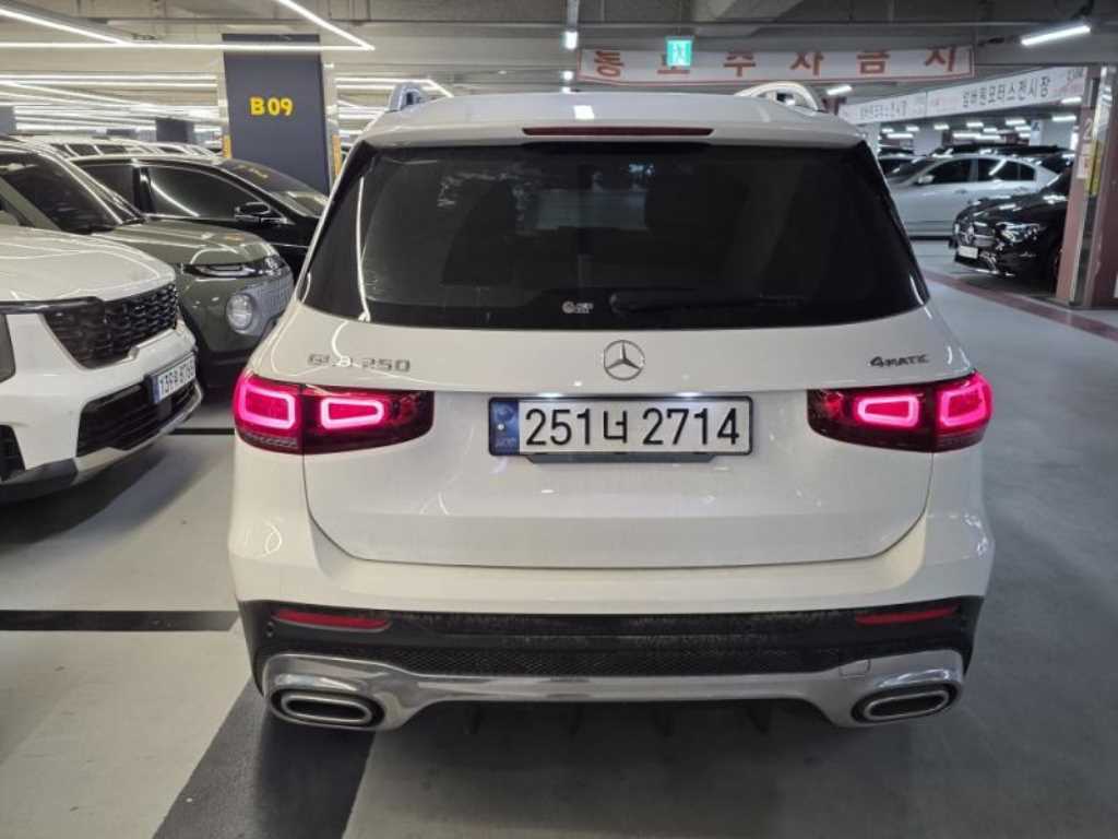 Mercedes Benz GLB Class - Vista 4
