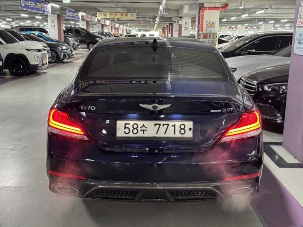 Genesis G70 - Vista 5