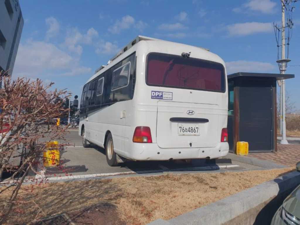 medium and large bus Hyundai bus - Vista 4