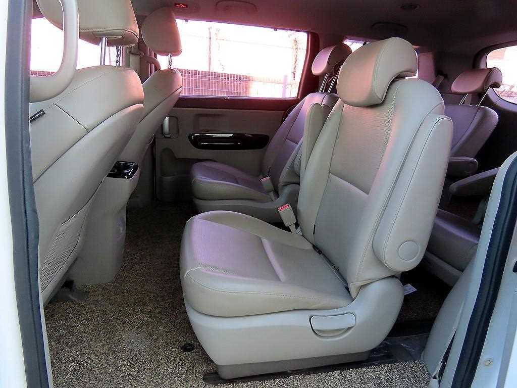 KIA Carnival - Vista 6