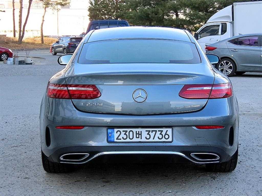 Mercedes Benz E class - Vista 4