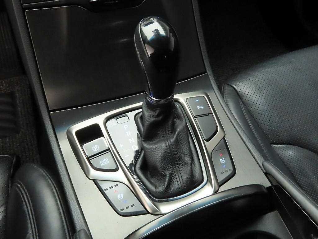 HYUNDAI Grandeur - Vista 10