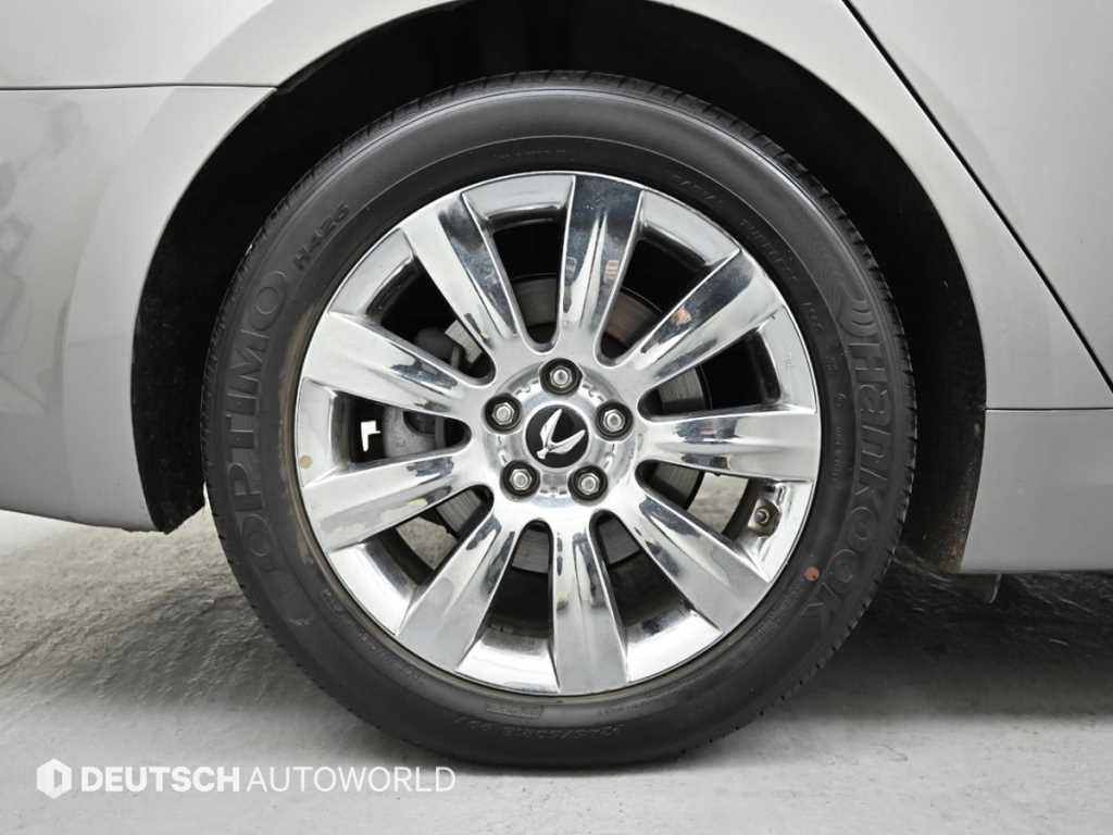 HYUNDAI Equus - Vista 5