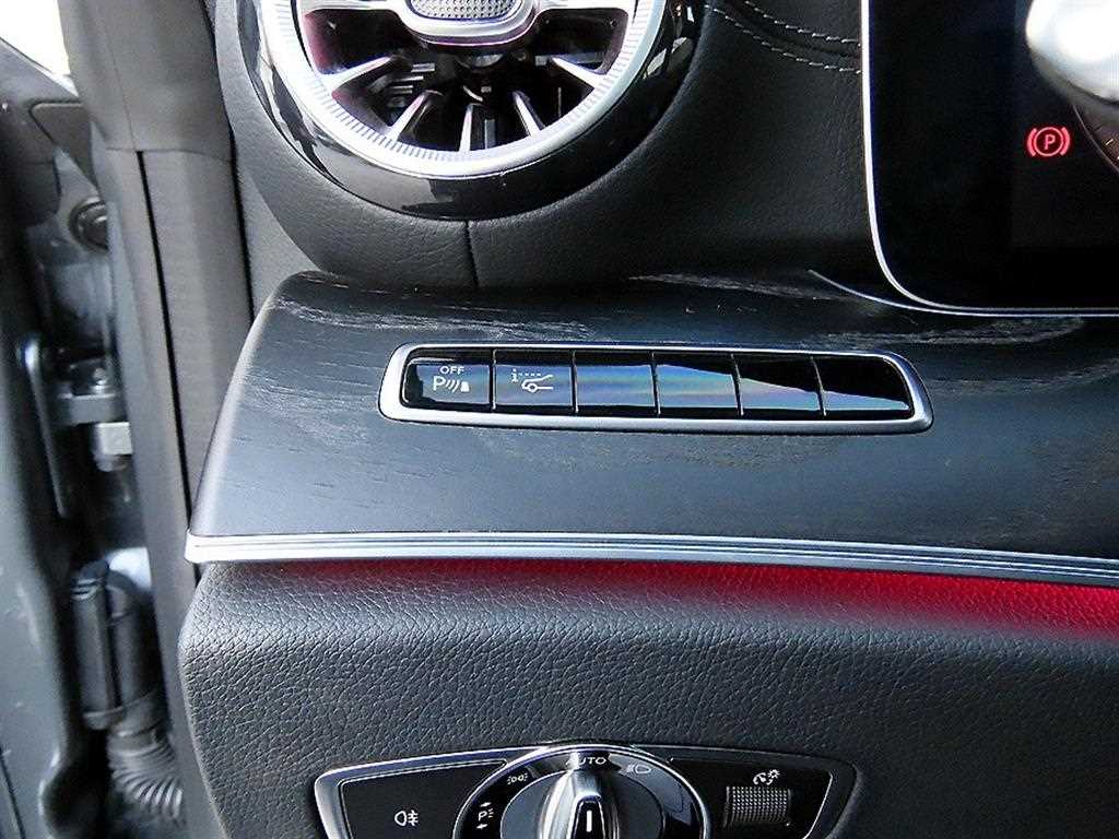 Mercedes Benz E class - Vista 12