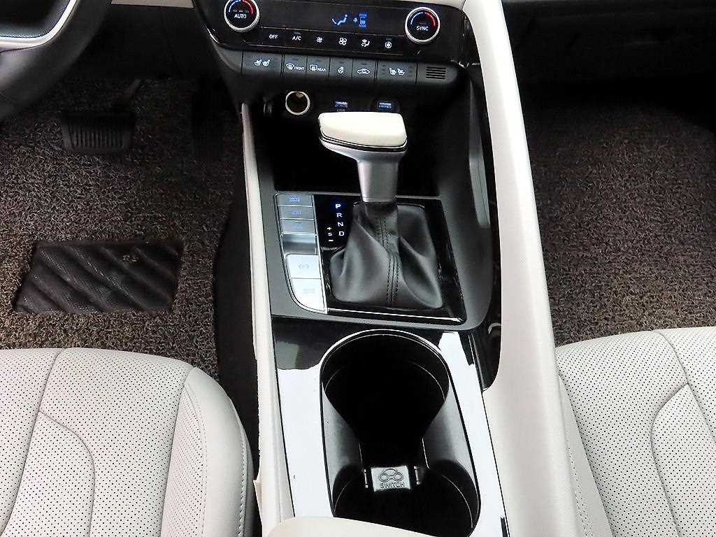 HYUNDAI Avante - Vista 11