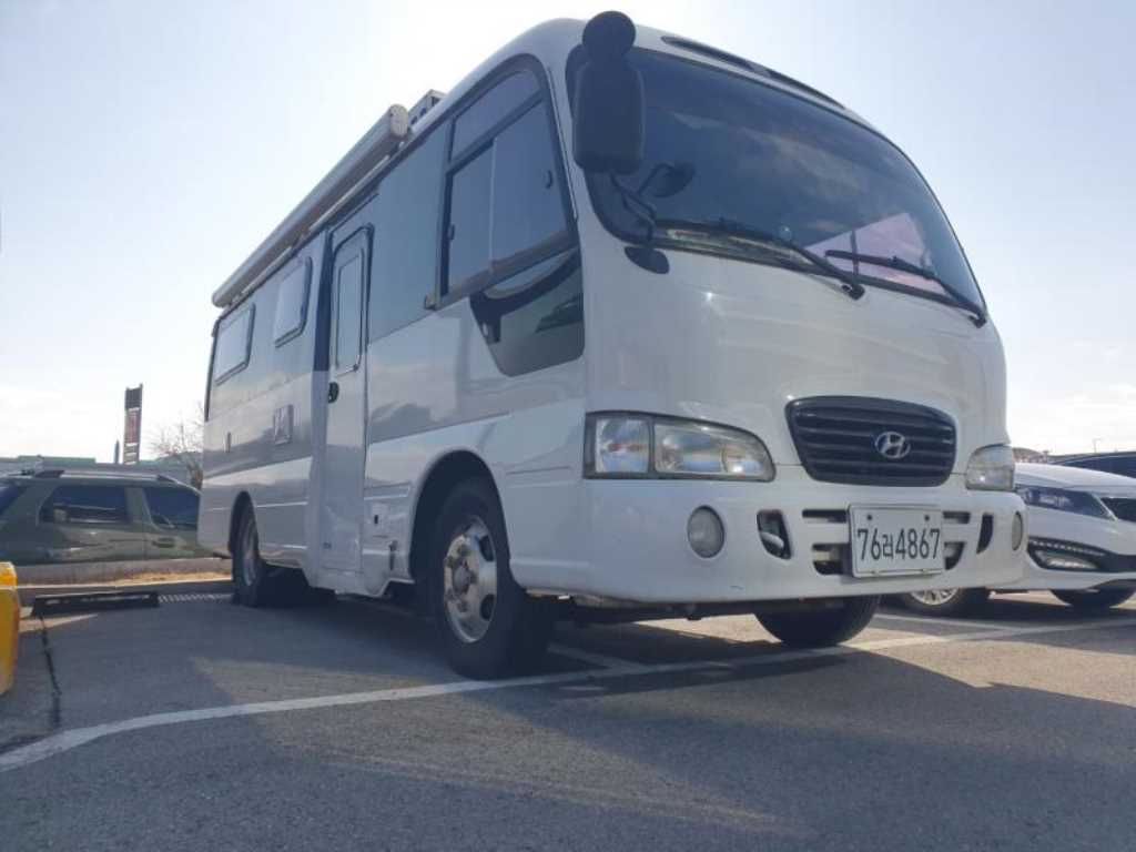 medium and large bus Hyundai bus - Vista 2