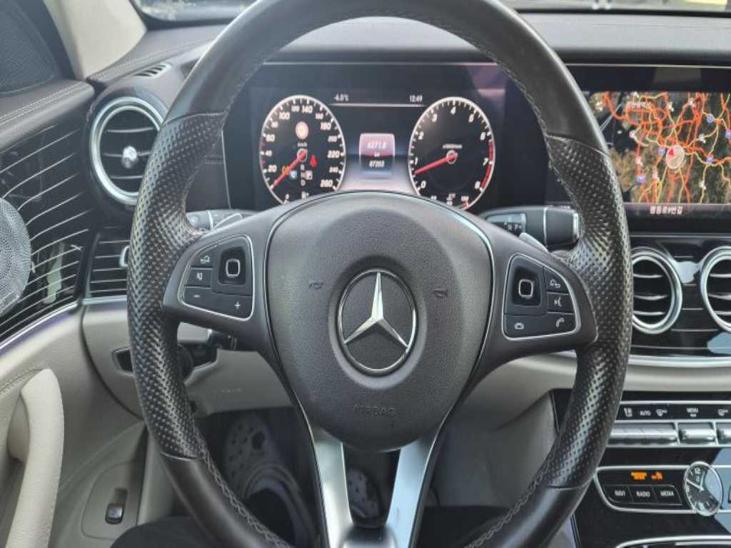 Mercedes Benz E class - Vista 6