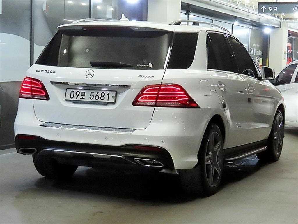Mercedes Benz GLE Class - Vista 4