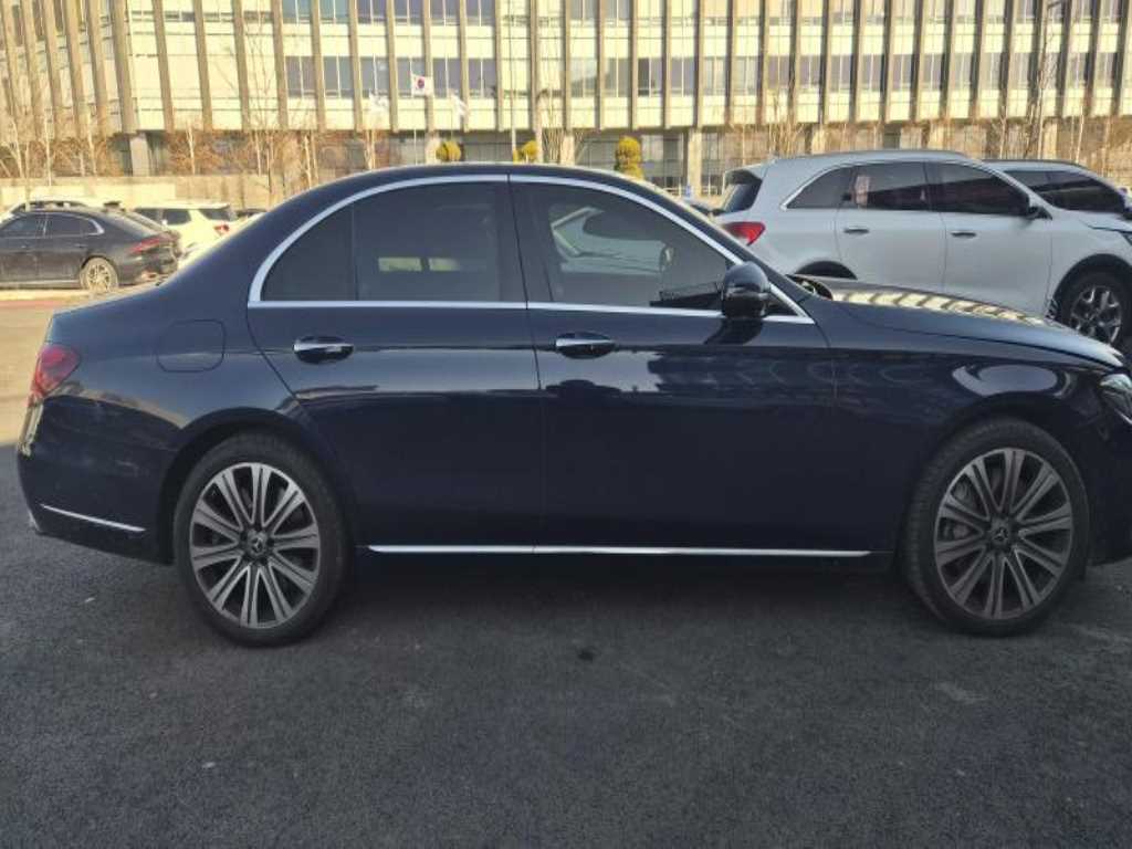 Mercedes Benz E class - Vista 2