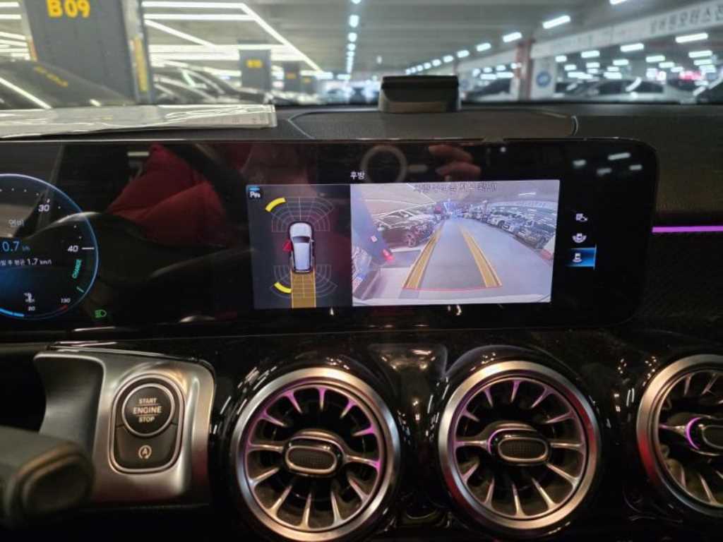 Mercedes Benz GLB Class - Vista 8