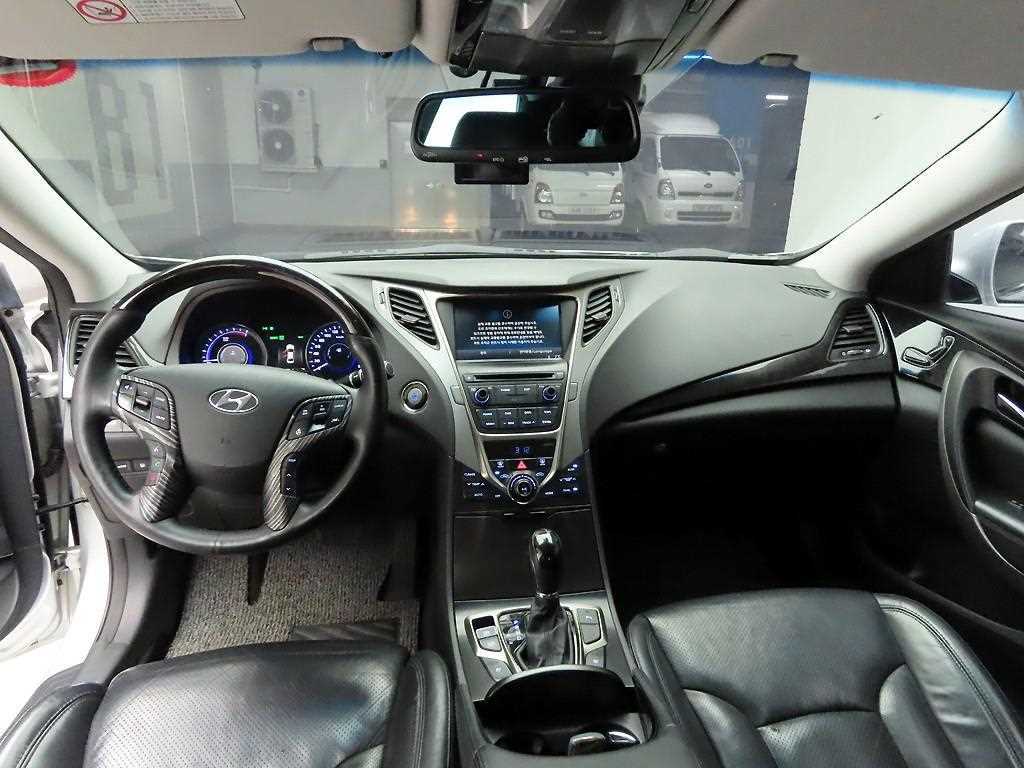 HYUNDAI Grandeur - Vista 6