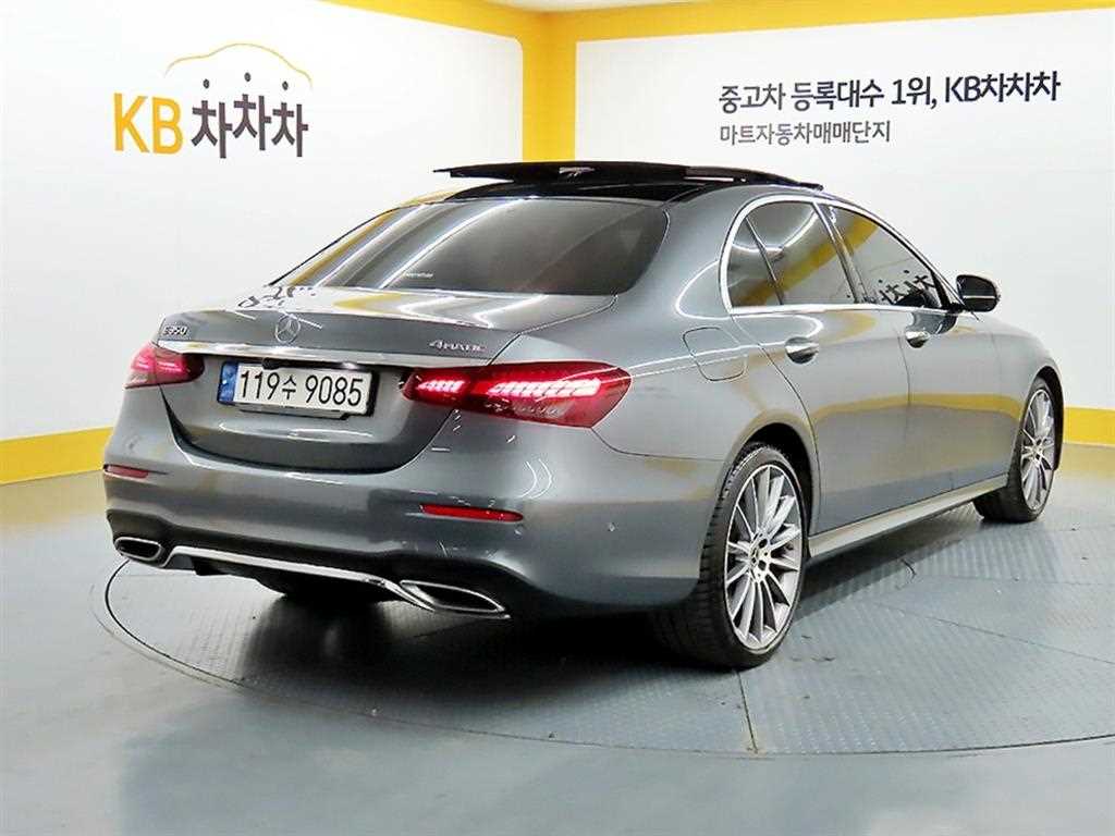 Mercedes Benz E class - Vista 4