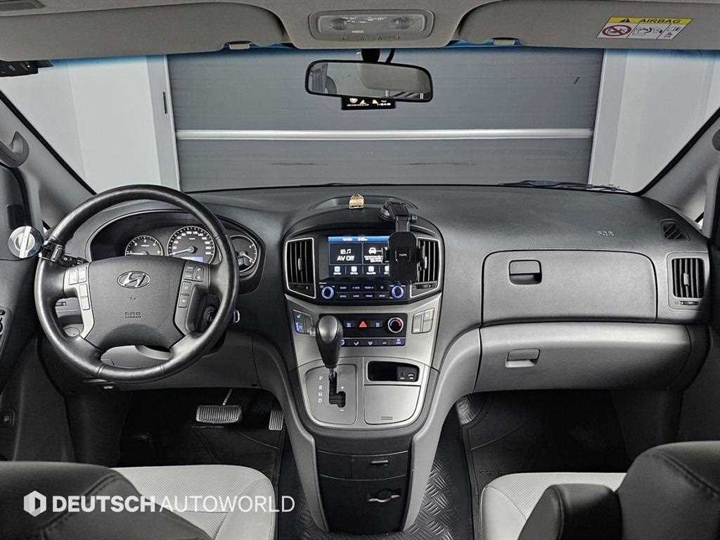 HYUNDAI Starex - Vista 7