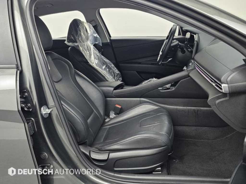 HYUNDAI Avante - Vista 10