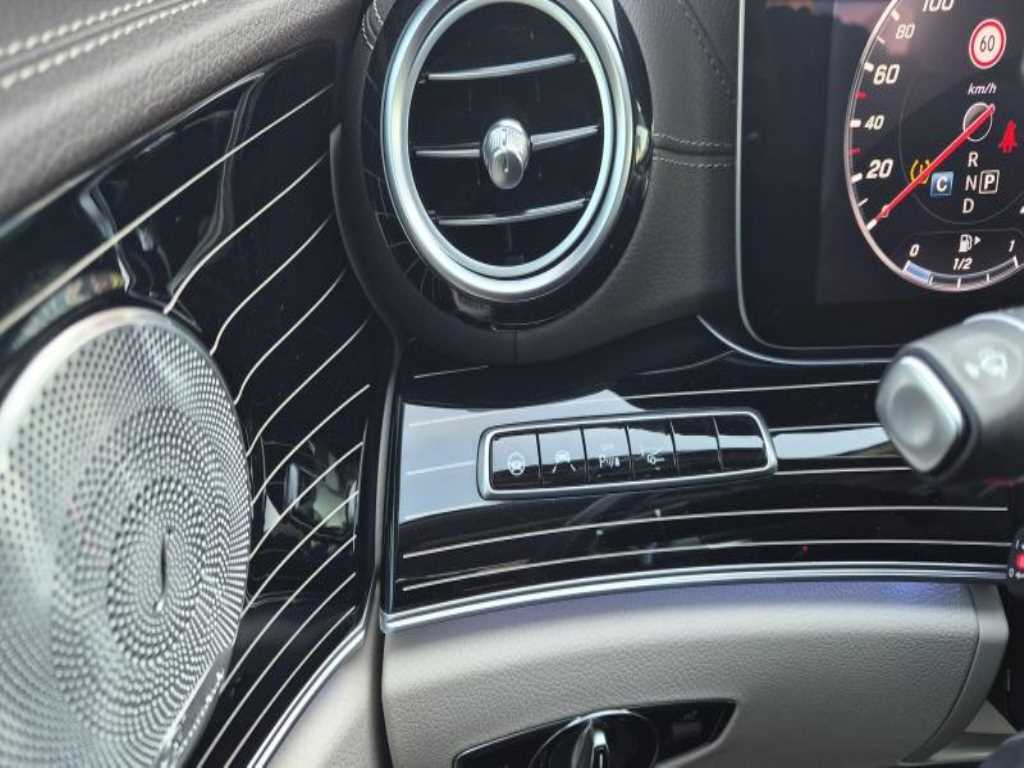 Mercedes Benz E class - Vista 7