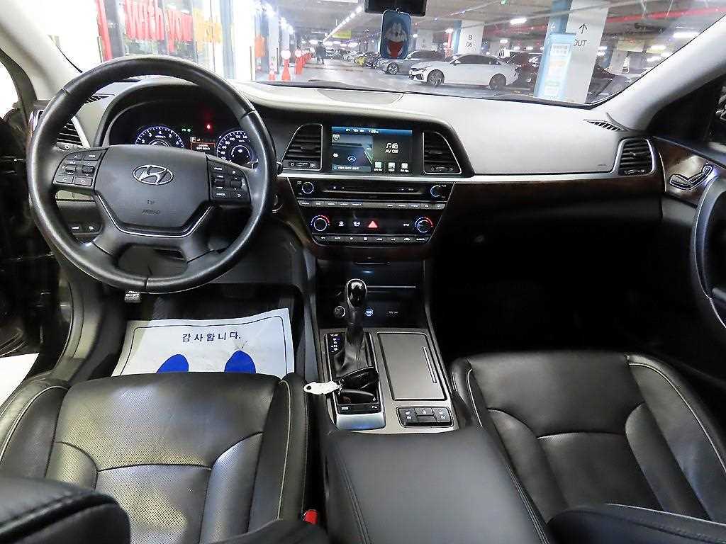 HYUNDAI Aslan - Vista 10