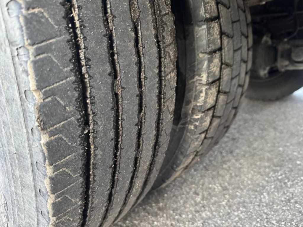 medium and large cargo truck - Vista 11