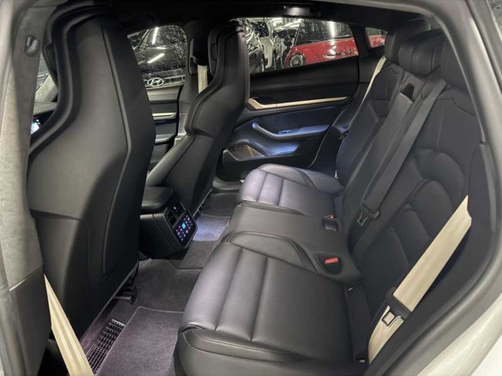 Porsche Taycan - Vista 7