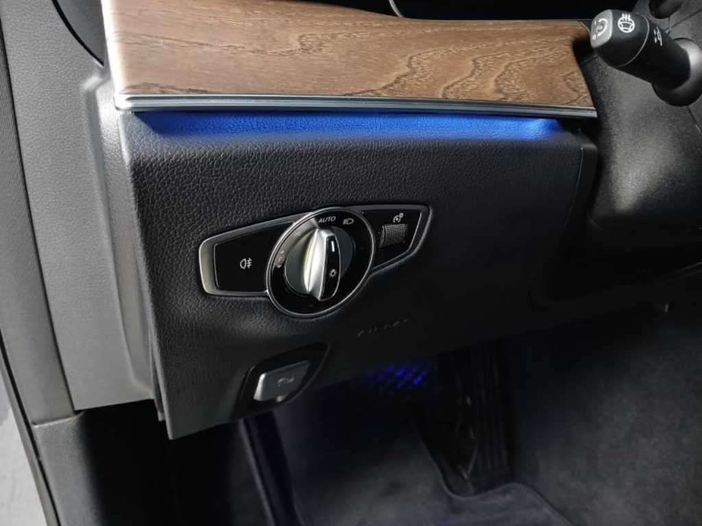 Mercedes Benz E class - Vista 12