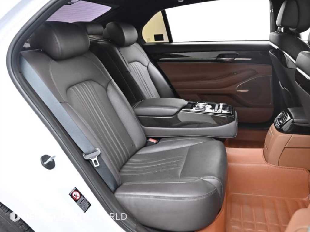 Genesis G90 - Vista 11