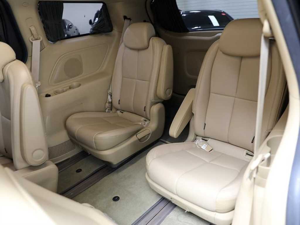 KIA Carnival - Vista 10