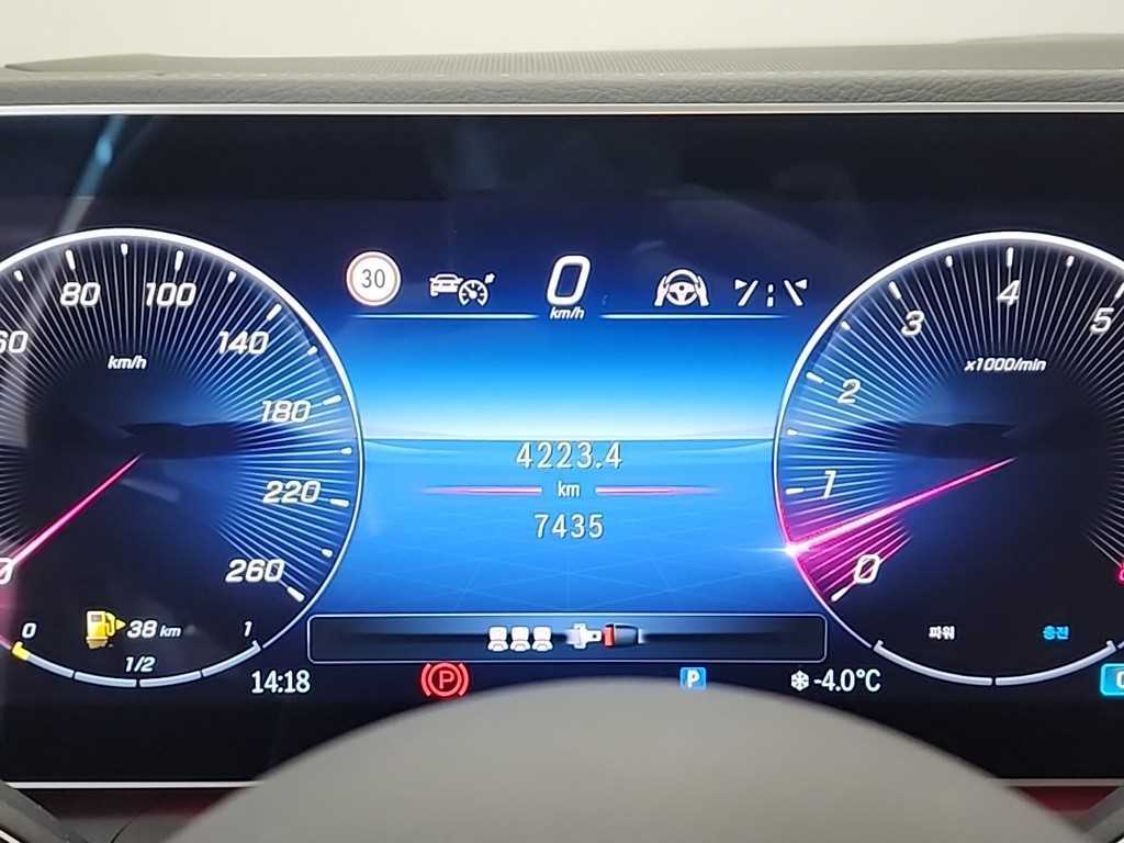 Mercedes Benz GLE Class - Vista 6