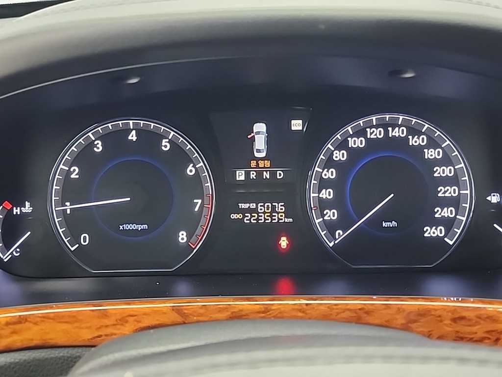 HYUNDAI Equus - Vista 6