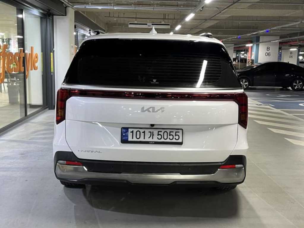 KIA Carnival - Vista 5