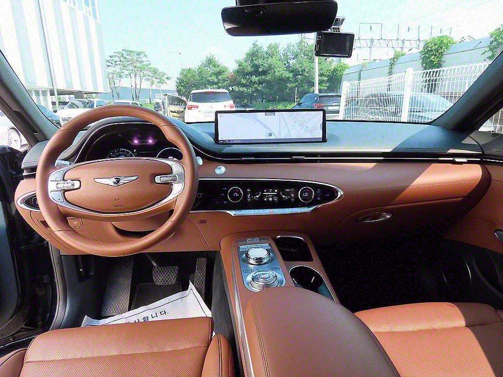 Genesis GV70 - Vista 7