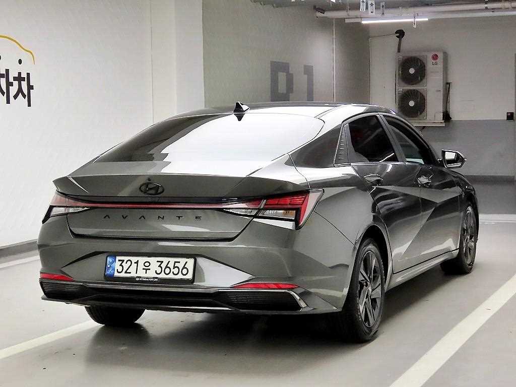 HYUNDAI Avante - Vista 4