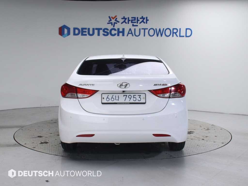 HYUNDAI Avante - Vista 4