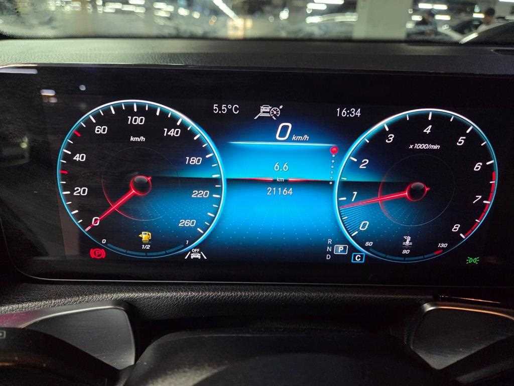 Mercedes Benz GLB Class - Vista 8