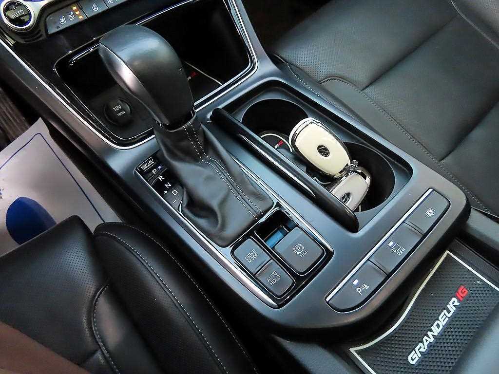 HYUNDAI Grandeur - Vista 11