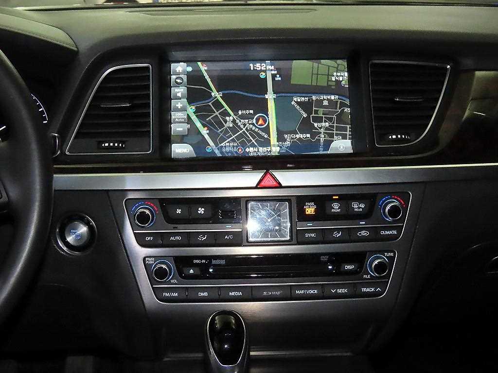 HYUNDAI Genesis - Vista 11