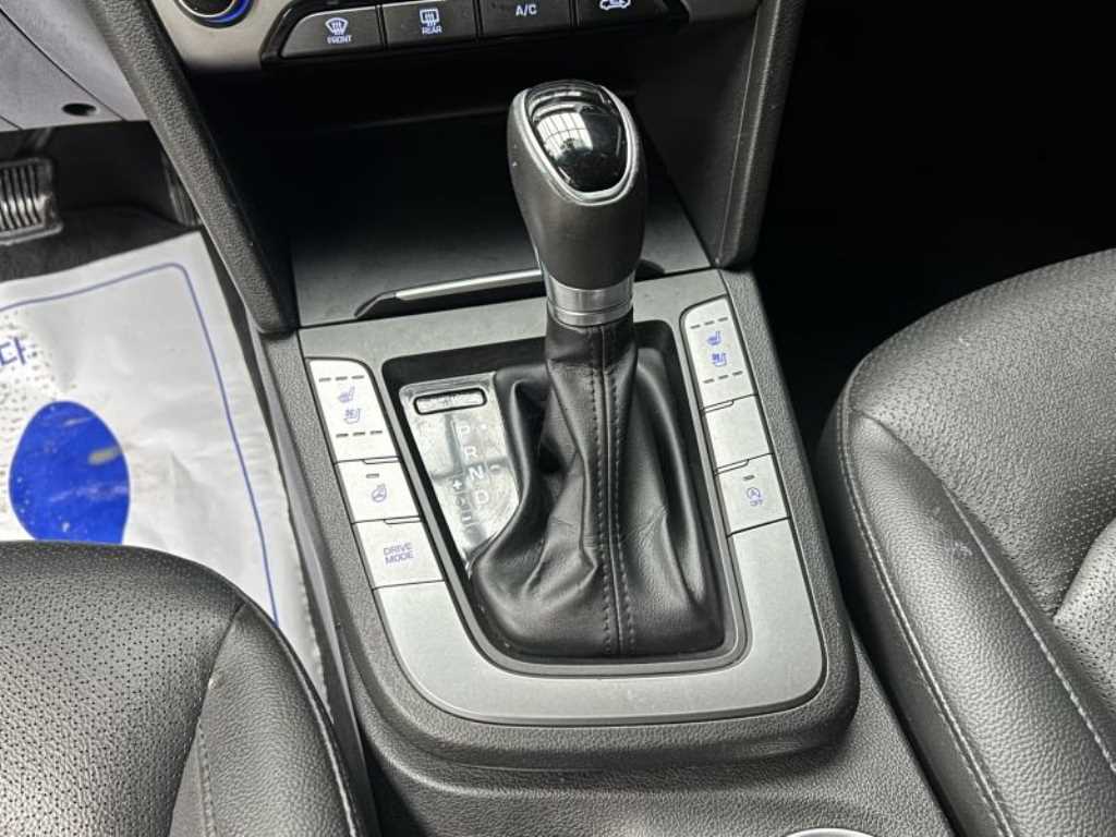 HYUNDAI Avante - Vista 10