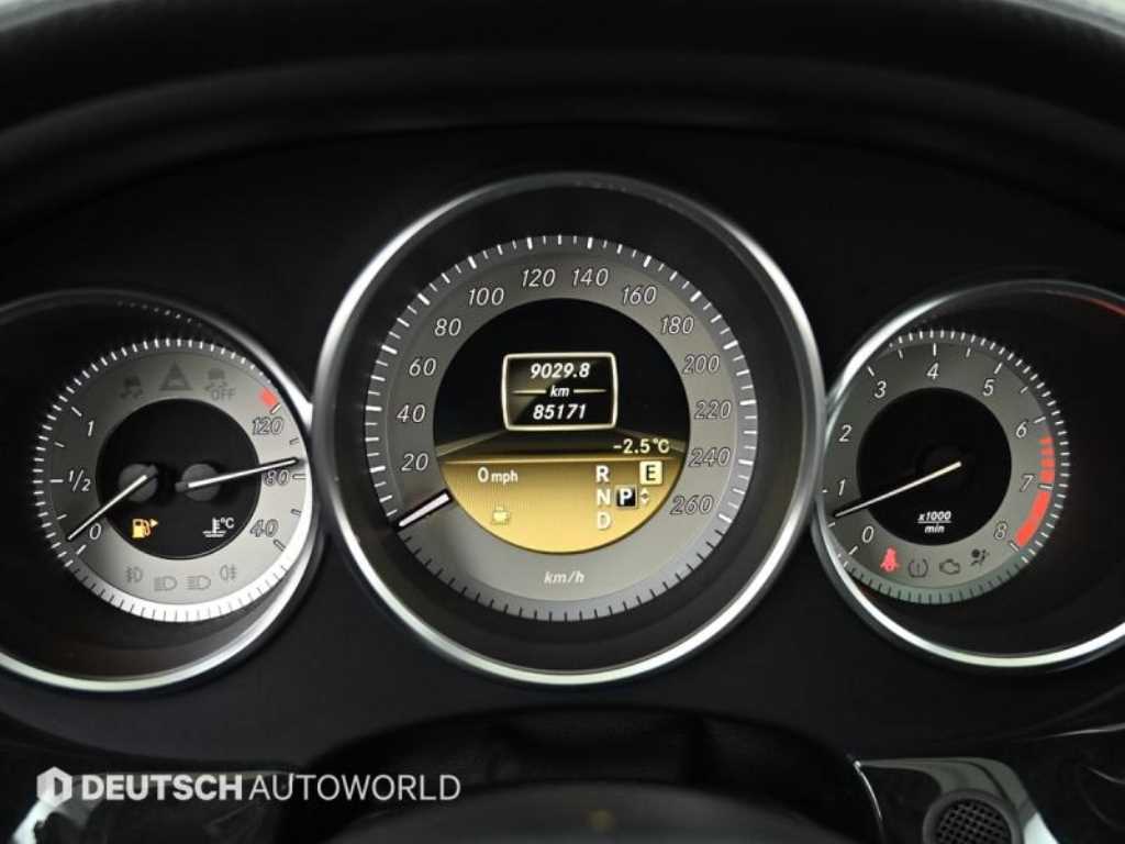 Mercedes Benz CLS Class - Vista 8